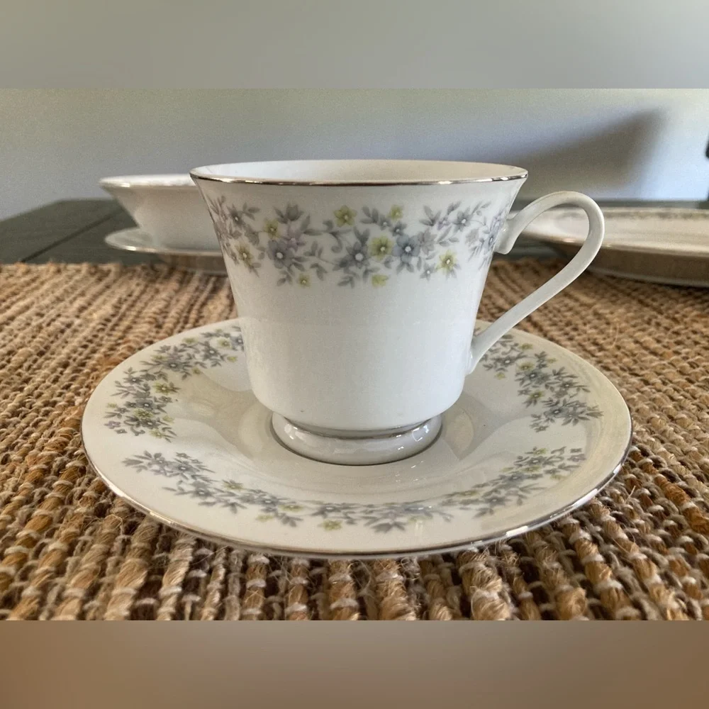 Dynasty 1005 Fine China 5 Piece set